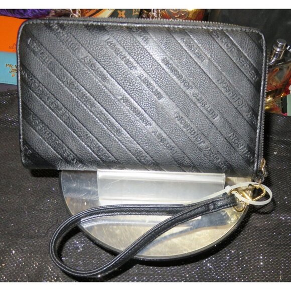 Betsey Johnson Luv Betsey Black Leather Bow Embellished Full Zip Wallet Wristlet - Picture 2 of 7